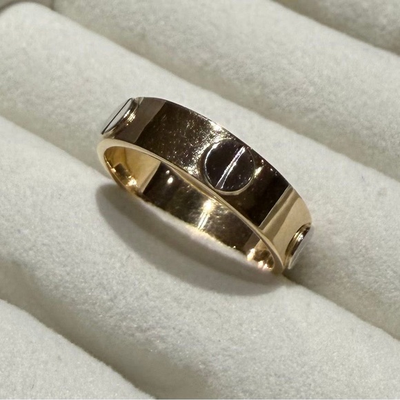 Preloved 14k Inspired Gold Ring with white gold Accents. Size 6.5cm